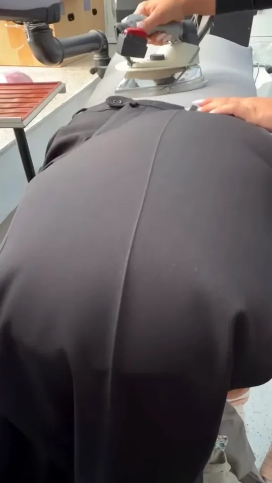 Călcăm un sacou cu fierul profesional cu abur