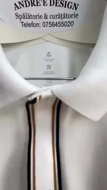 Tricou polo pe umerașul cu husa noastră de hârtie